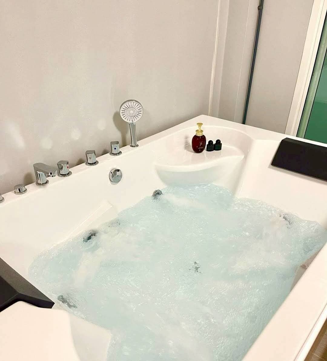 ภาพสถานที่ทำงาน White Modeling 5